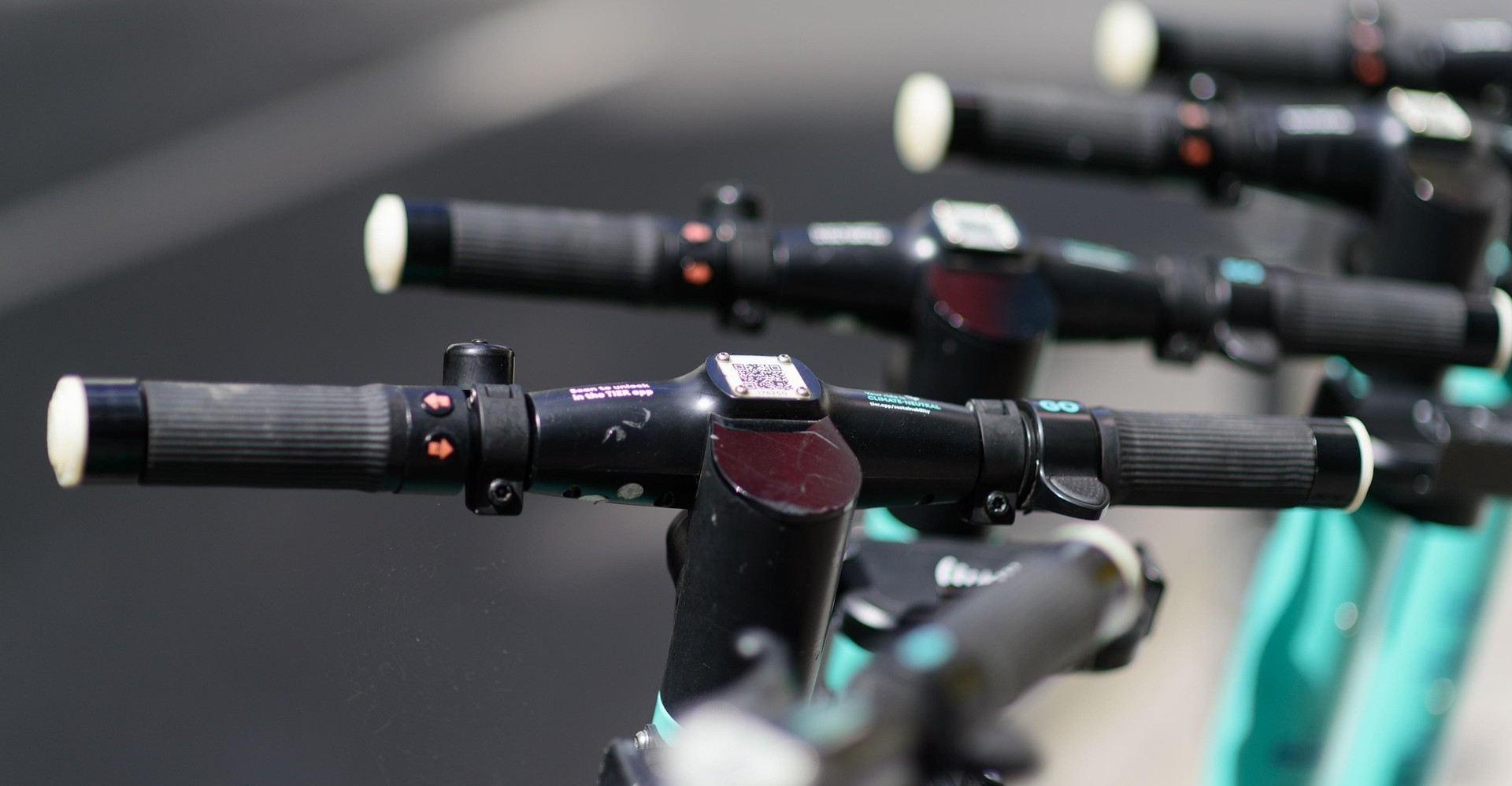 ZAGÓRZ: Pijany 21-latek na hulajnodze. Wywrócił się na ścieżce, pomogli mu ratownicy medyczni