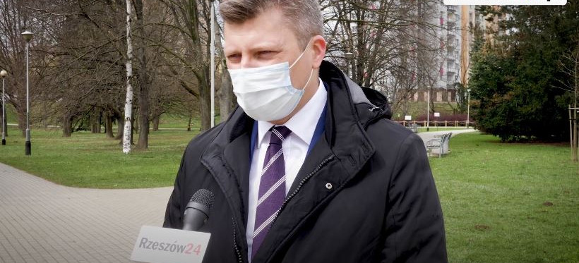 Marcin Warchoł o maseczkach w miejscach publicznych: Zobowiązałem się do tego (VIDEO)