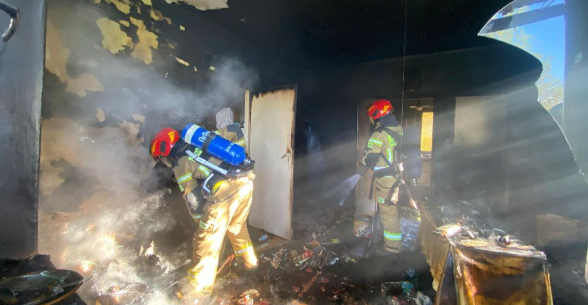 Tragedia w Srogowie Dolnym. W pożarze zginęła 74-letnia kobieta [ZDJĘCIA]