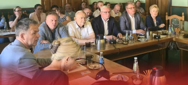 Zarząd Powiatu Sanockiego z absolutorium i wotum zaufania