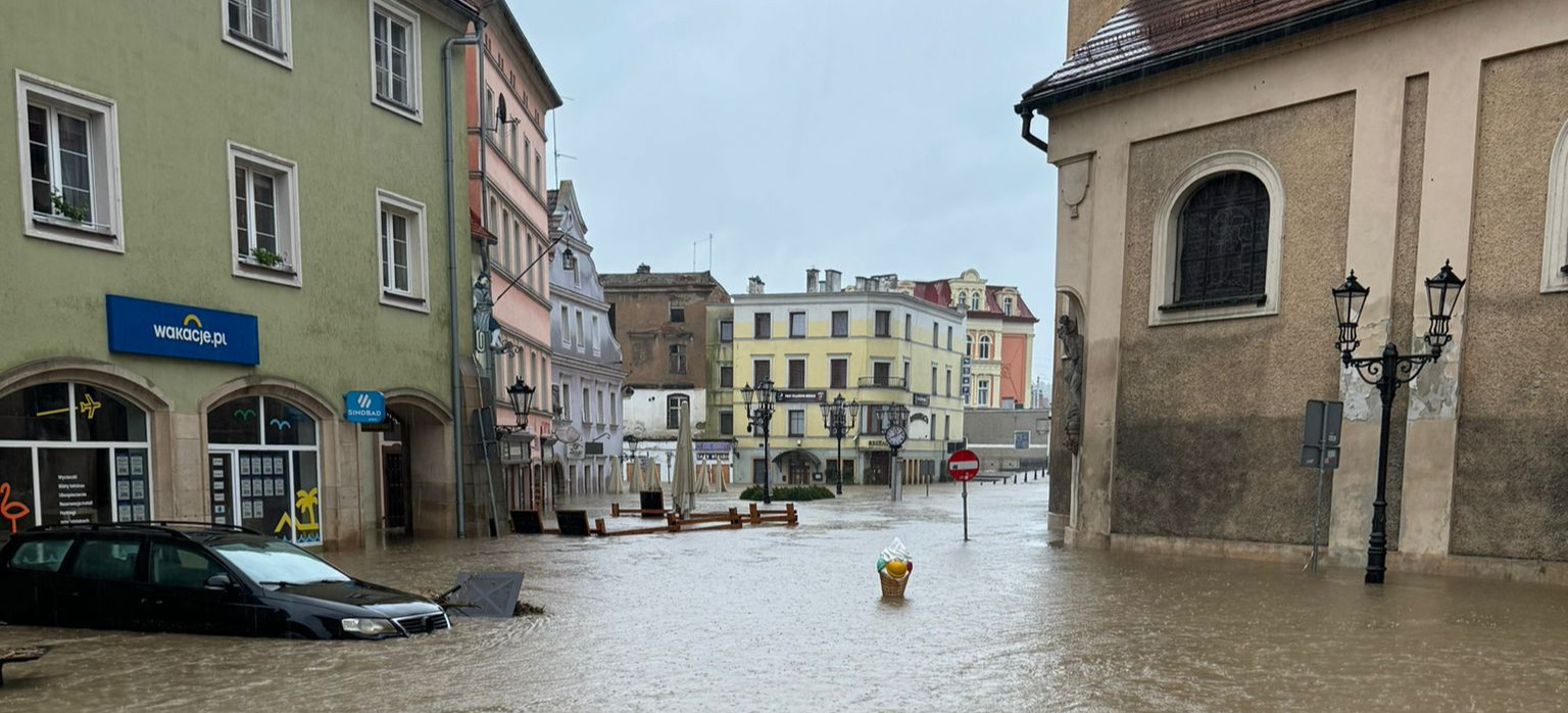 Podkarpaccy strażacy walczą z powodzią na Dolnym Śląsku (VIDEO)