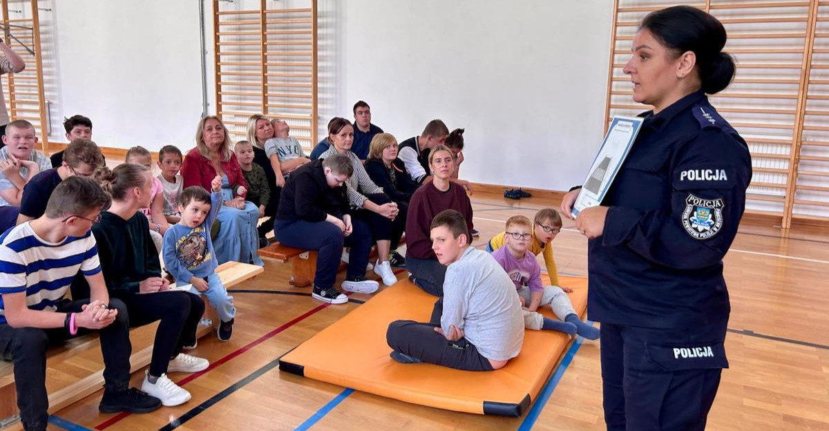 Wychowankowie ośrodka specjalnego uczyli się jak być bezpiecznym na drodze (ZDJĘCIA)