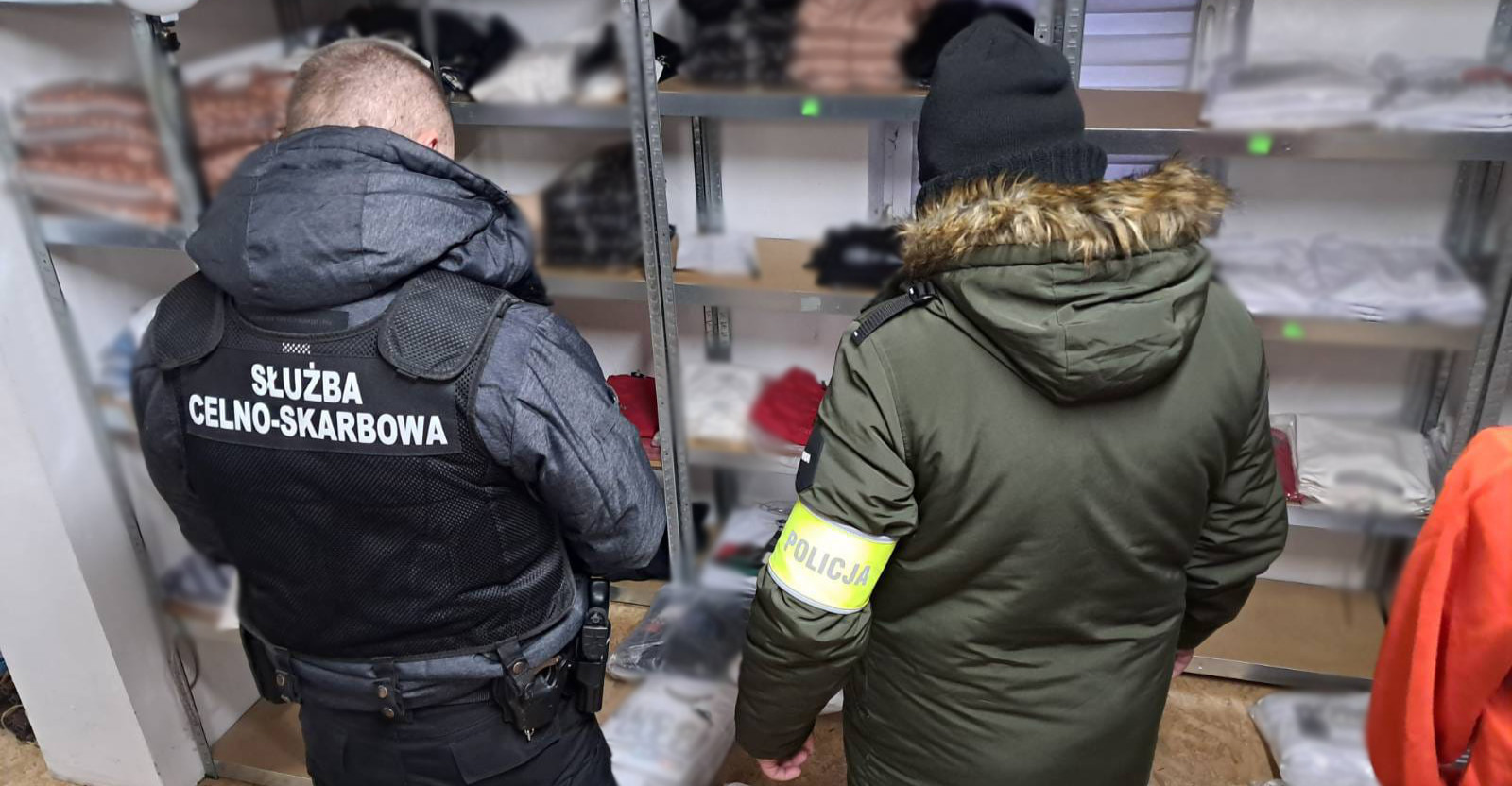 Sprzedaż podróbek „na żywo” w internecie. Służby przejęły towar wart ponad 5,3 mln zł [VIDEO, ZDJĘCIA]