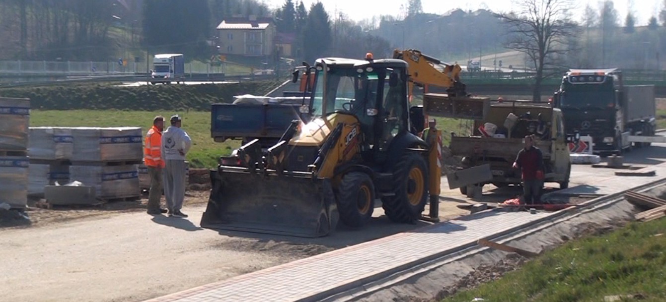 BRZOZÓW: Remont ulicy Piastowej idzie pełną parą (VIDEO)