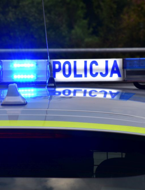 Zatrzaśnięte kluczyki i niemowlę w pojeździe. Błyskawiczna akcja policji!