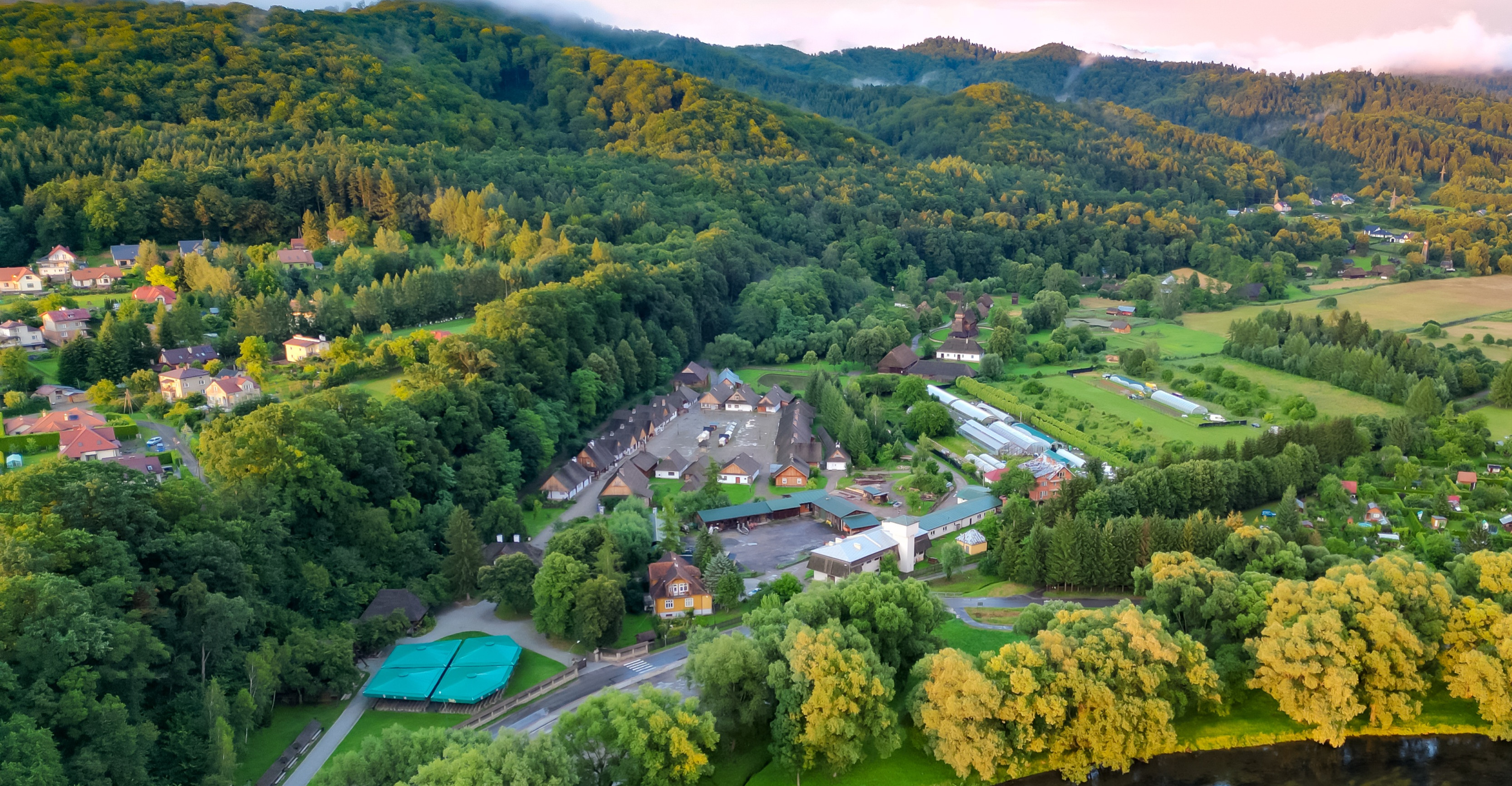 Majówka w sanockim skansenie. Sezon turystyczny rusza z pełną parą! [VIDEO, ZDJĘCIA]