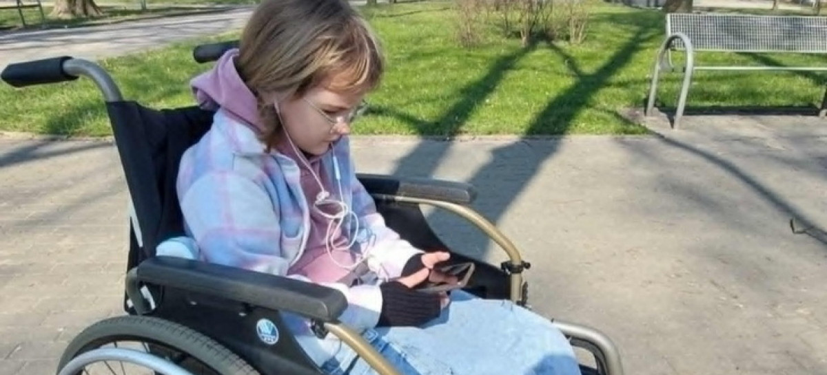 Natalka potrzebuje naszej pomocy – każda złotówka to krok ku normalności