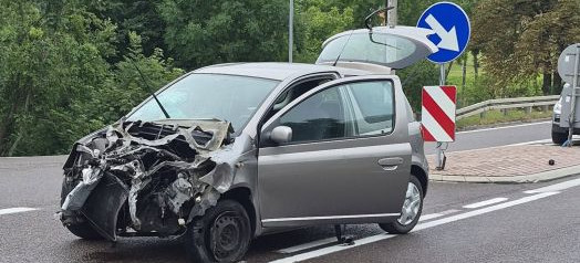 JASIENICA ROSIELNA: Zderzenie dwóch pojazdów na DK19. Jedna osoba trafiła do szpitala [ZDJĘCIA]
