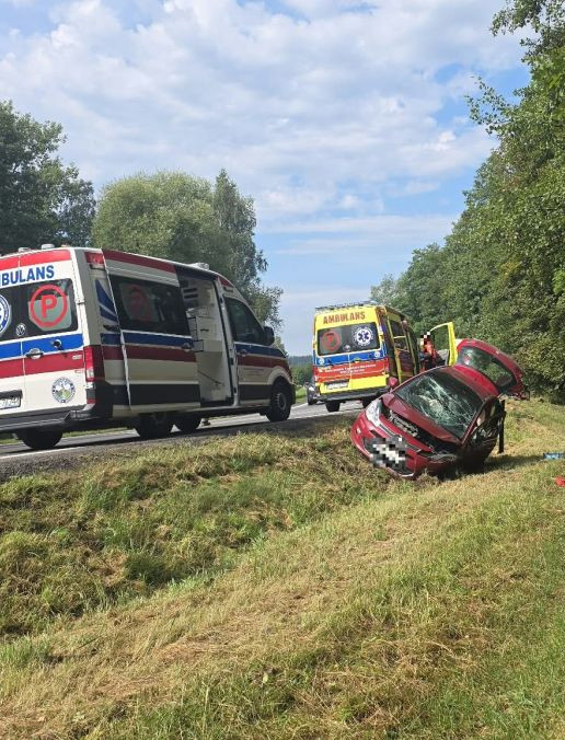 ZAGÓRZ: Zderzenie dwóch pojazdów na serpentynach. Jedna osoba trafiła do szpitala [VIDEO, ZDJĘCIA]