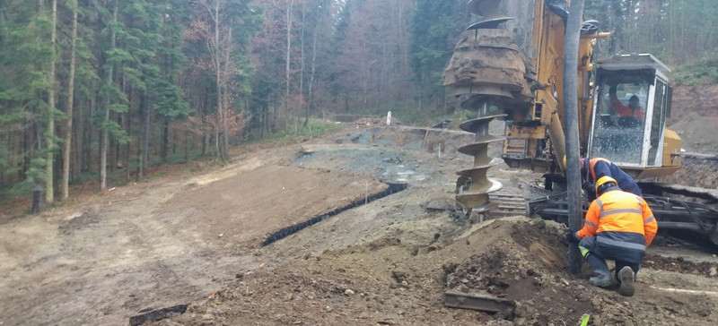 Dobiegają końca prace przy zabezpieczaniu osuwiska (FOTO)
