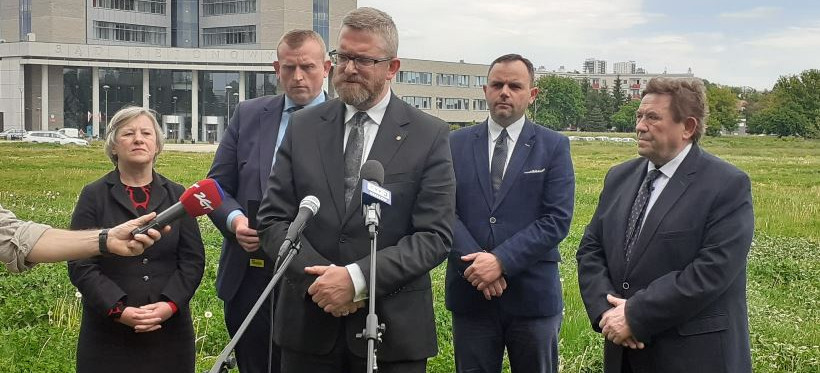 Grzegorz Braun: Sąd okręgowy powinien stanąć przy Dołowej (FOTO)