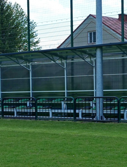 GMINA SANOK: Nowa trybuna przy boisku piłkarskim w Strachocinie gotowa [ZDJĘCIA]