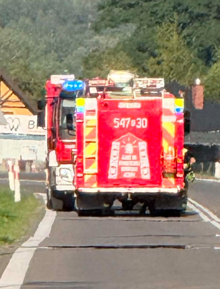 PILNE. Dachowanie auta w Sanoczku. Trzy osoby poszkodowane [VIDEO, ZDJĘCIA]