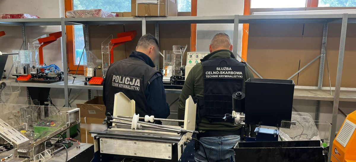 Podkarpacka KAS i CBŚP rozbiły grupę przestępczą produkującą nielegalne wyroby tytoniowe