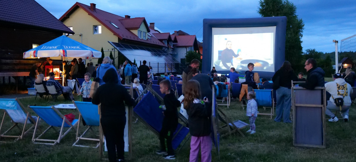 Letnie Kino Plenerowe 2025! Magiczny wieczór filmowy w Załużu (ZDJĘCIA)