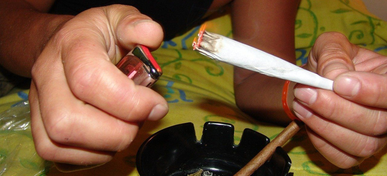 Opiekując się dziećmi palił marihuanę