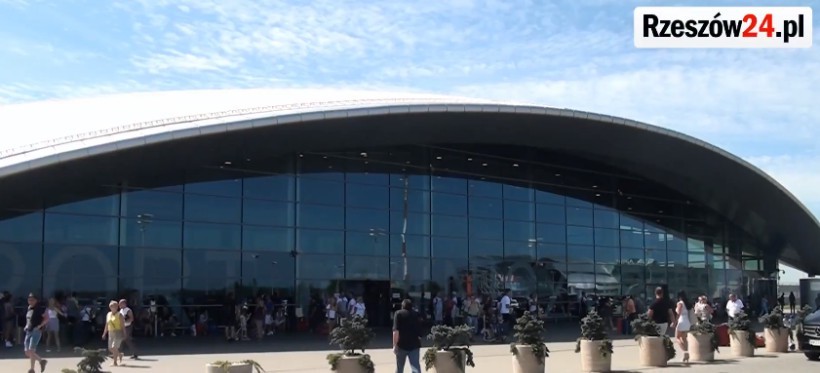 Rekordowy sezon lotniska w Jasionce. Wzrasta popularność lotów czarterowych