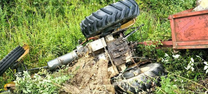 BIESZCZADY: Wypadek z udziałem ciągnika rolniczego. Interweniowały służby [ZDJĘCIA]