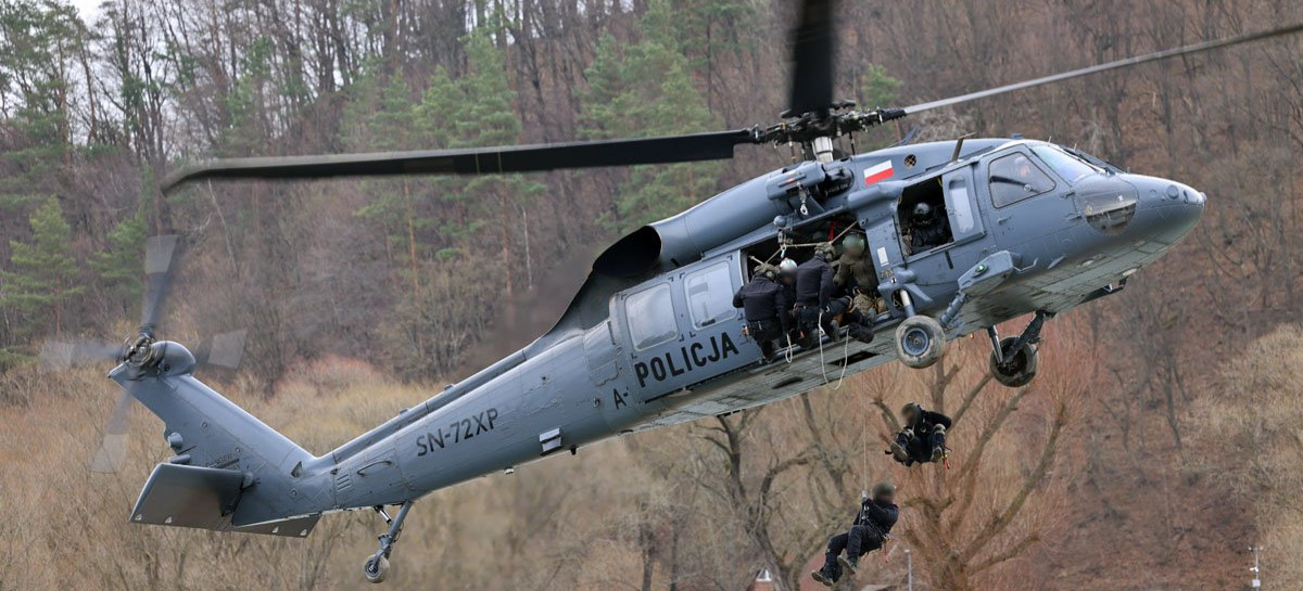 Black Hawk nad Bieszczadami. Policyjni kontrterroryści w akcji (VIDEO, FOTO)