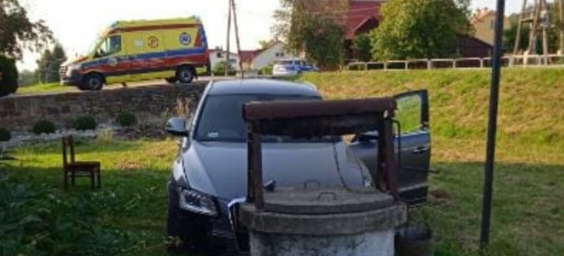 Zasnął za kierownicą i wjechał na prywatną posesję. Groźne zdarzenie w Bliznem