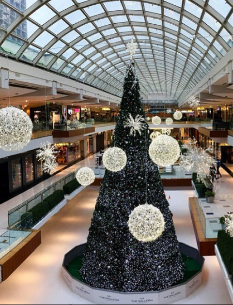 Bezpieczne zakupy świąteczne. Policja ostrzega przed oszustami