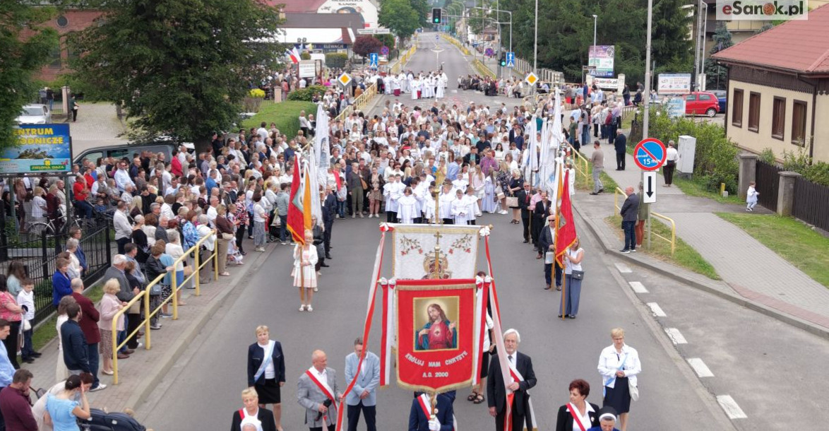 W duchu modlitwy! Procesja Bożego Ciała ulicami Sanoka [VIDEO, ZDJĘCIA]