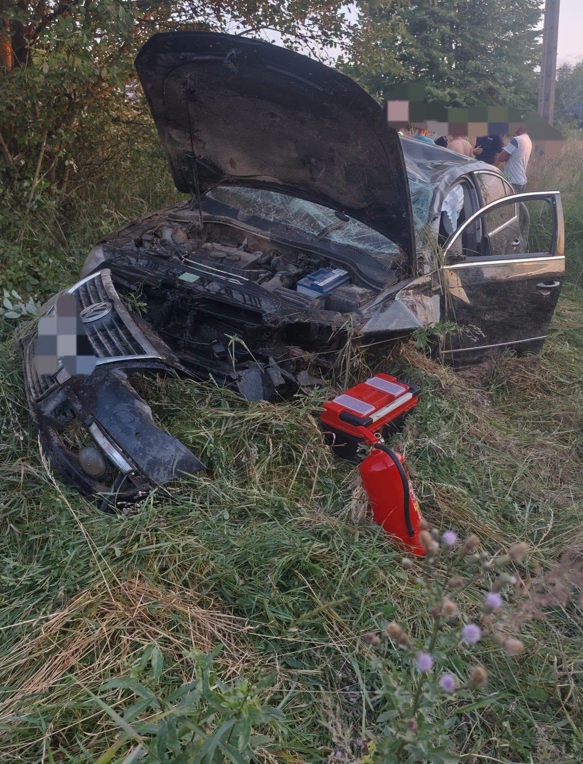 Groźne dachowanie samochodu w Golcowej. Jedna osoba poszkodowana [ZDJĘCIA]