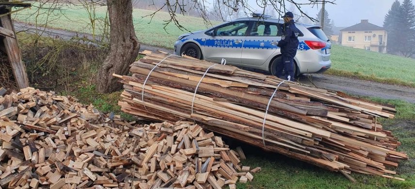 Policjanci pomogli potrzebującemu mężczyźnie