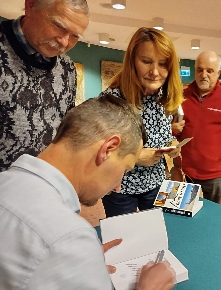 SANOK: Góry, marzenia i droga do ich realizacji. Spotkanie z Łukaszem Łagożnym [ZDJĘCIA]