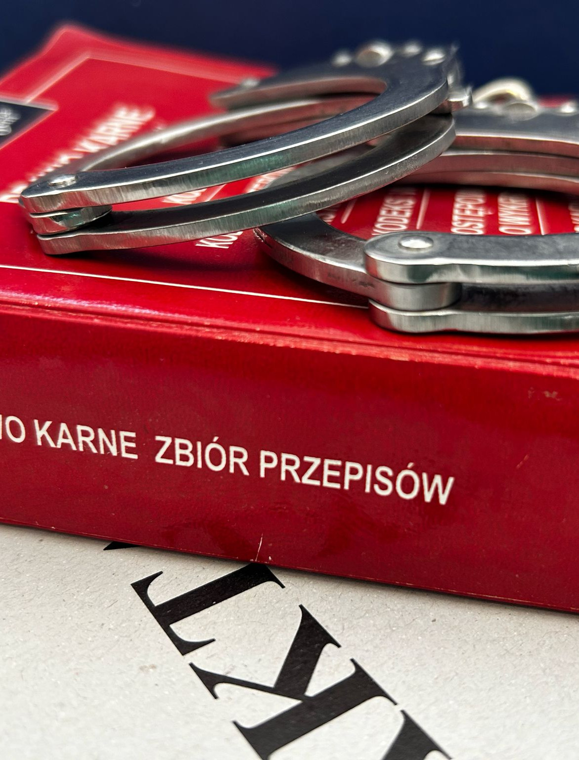 Kradł ubrania pozostawione w holu basenu. Mieszkaniec Rzeszowa stanie przed sądem