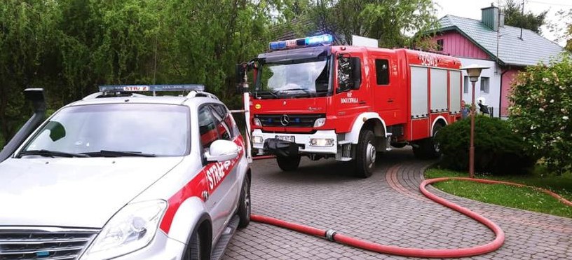 Burze nad Rzeszowem. W Boguchwale od uderzenia pioruna zapalił się dom (FOTO)