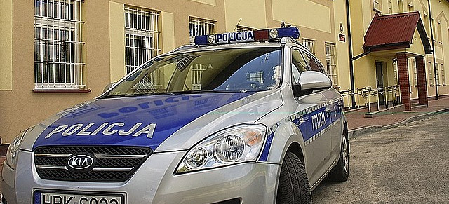 Uratowali Volkswagena przed płomieniami. Poruszające podziękowania dla sanockich policjantów