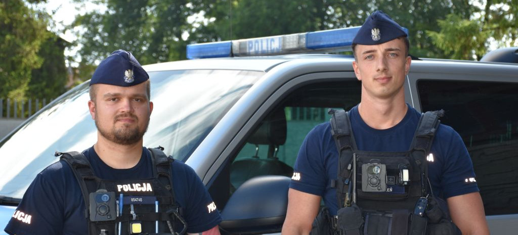 Niemowlę spadło z przewijaka. Policjanci natychmiast ruszyli z pomocą