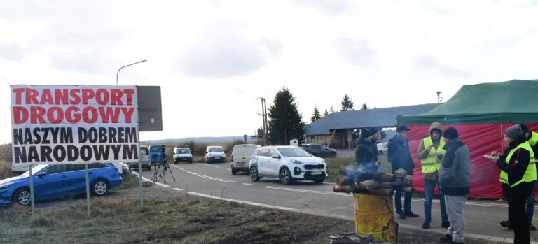 Trwa protest kierowców przed przejściami granicznymi z Ukrainą