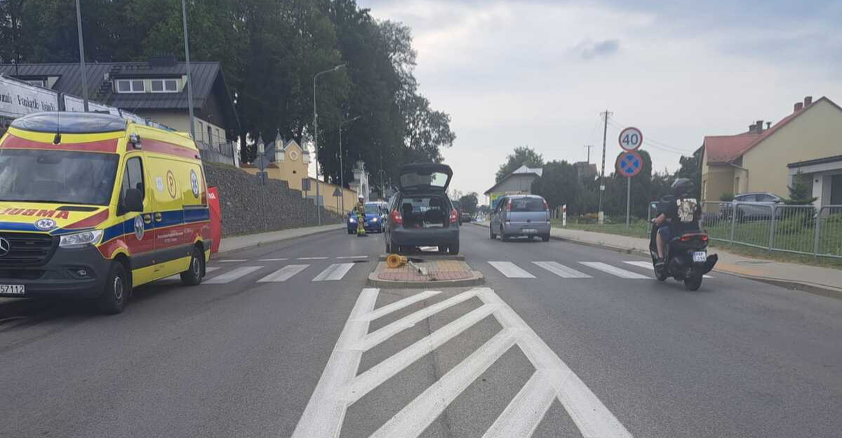STARA WIEŚ: 53-latek źle się poczuł za kierownicą i uderzył w znaki. Z pomocą ruszyli policjanci