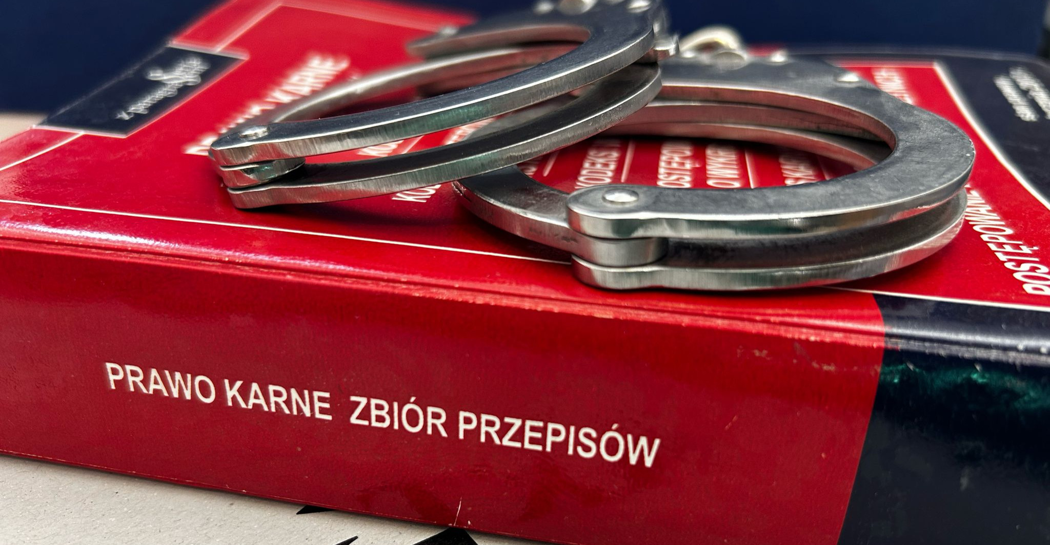 Kradł ubrania pozostawione w holu basenu. Mieszkaniec Rzeszowa stanie przed sądem