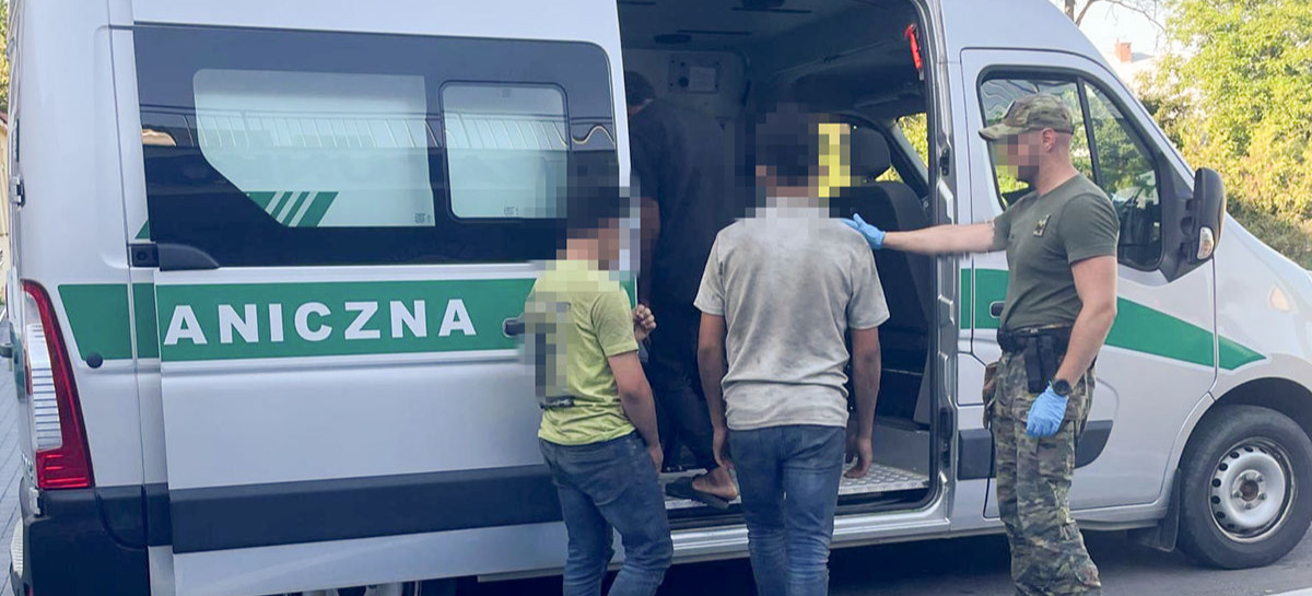 Straż Graniczna zatrzymała czterech Palestyńczyków ukrywających się w naczepie tira