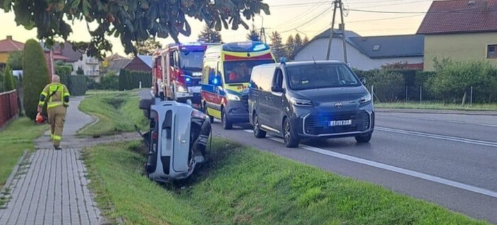 Stracił panowanie nad pojazdem i dachował [ZDJĘCIE]