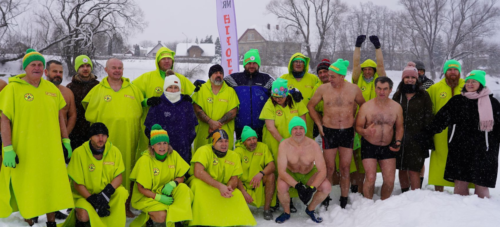 SANOK: Gdy inni uciekają przed zimą, oni wchodzą do wody. Wesołe Morsy HIPOTERMIA w akcji [VIDEO, ZDJĘCIA]