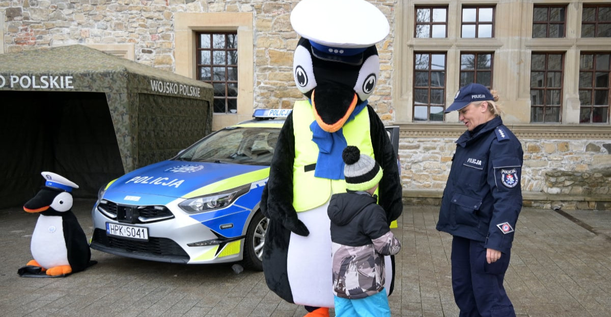 Sanoccy policjanci zagrali z Wielką Orkiestrą Świątecznej Pomocy [ZDJĘCIA]