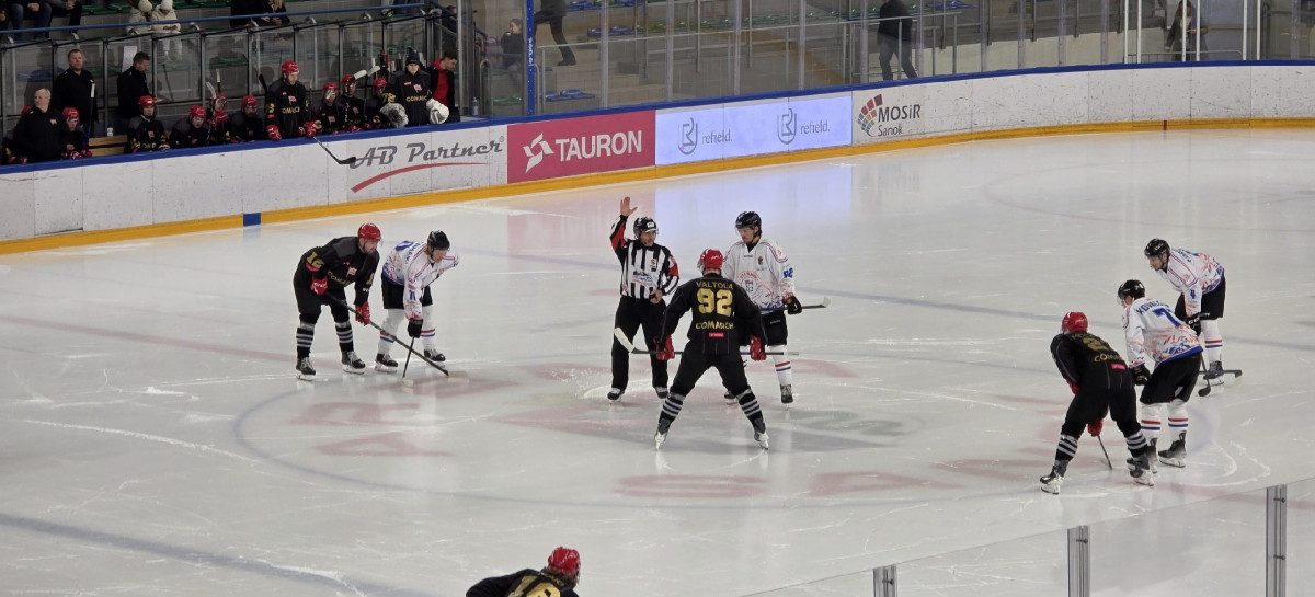 HOKEJ: Sanok postawił się Cracovii, ale znów zabrakło skuteczności