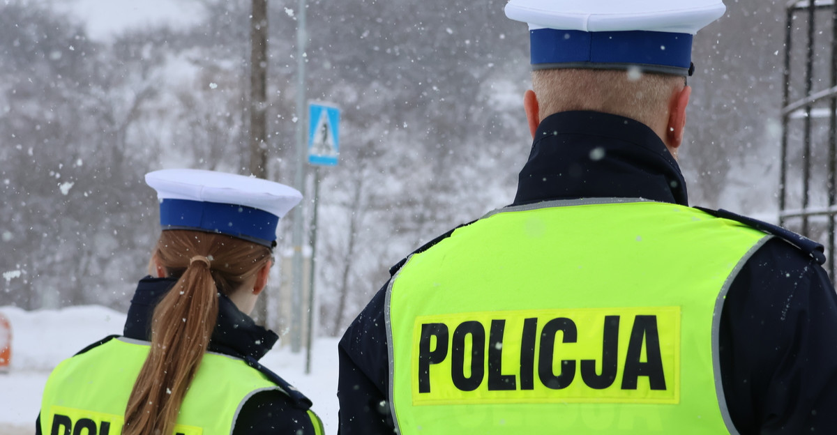 BIESZCZADY: Turystka źle się poczuła – policjanci ruszyli z pomocą