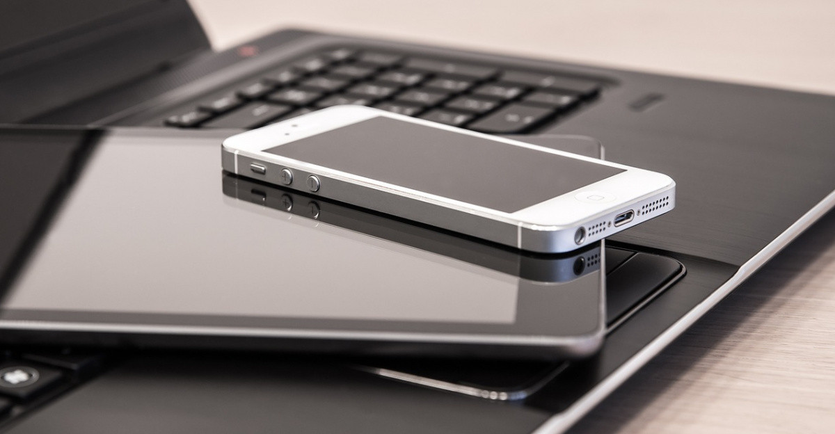 LESKO: Plaga oszustw „na pracownika banku”. Mieszkańcy powiatu stracili prawie 90 tysięcy złotych