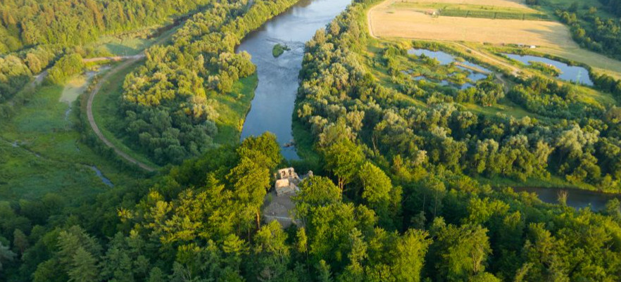 W niedzielę z PTTK do odnowionych Ruin Zamku Sobień!