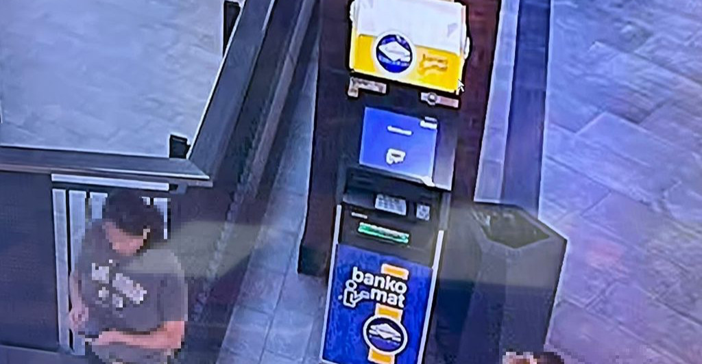 Bankomat wydał pieniądze, ale właścicielki już nie było. Pomogli policjanci