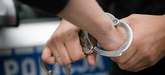 Pobicie 20-latka w Prusieku. Policja zatrzymała sześciu młodych mężczyzn