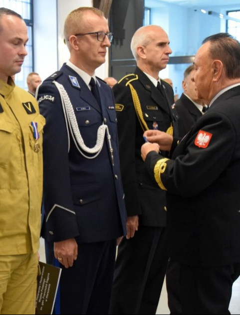 BIESZCZADY: Służby mundurowe wspólnie uczciły 107. rocznicę odzyskania niepodległości [ZDJĘCIA]