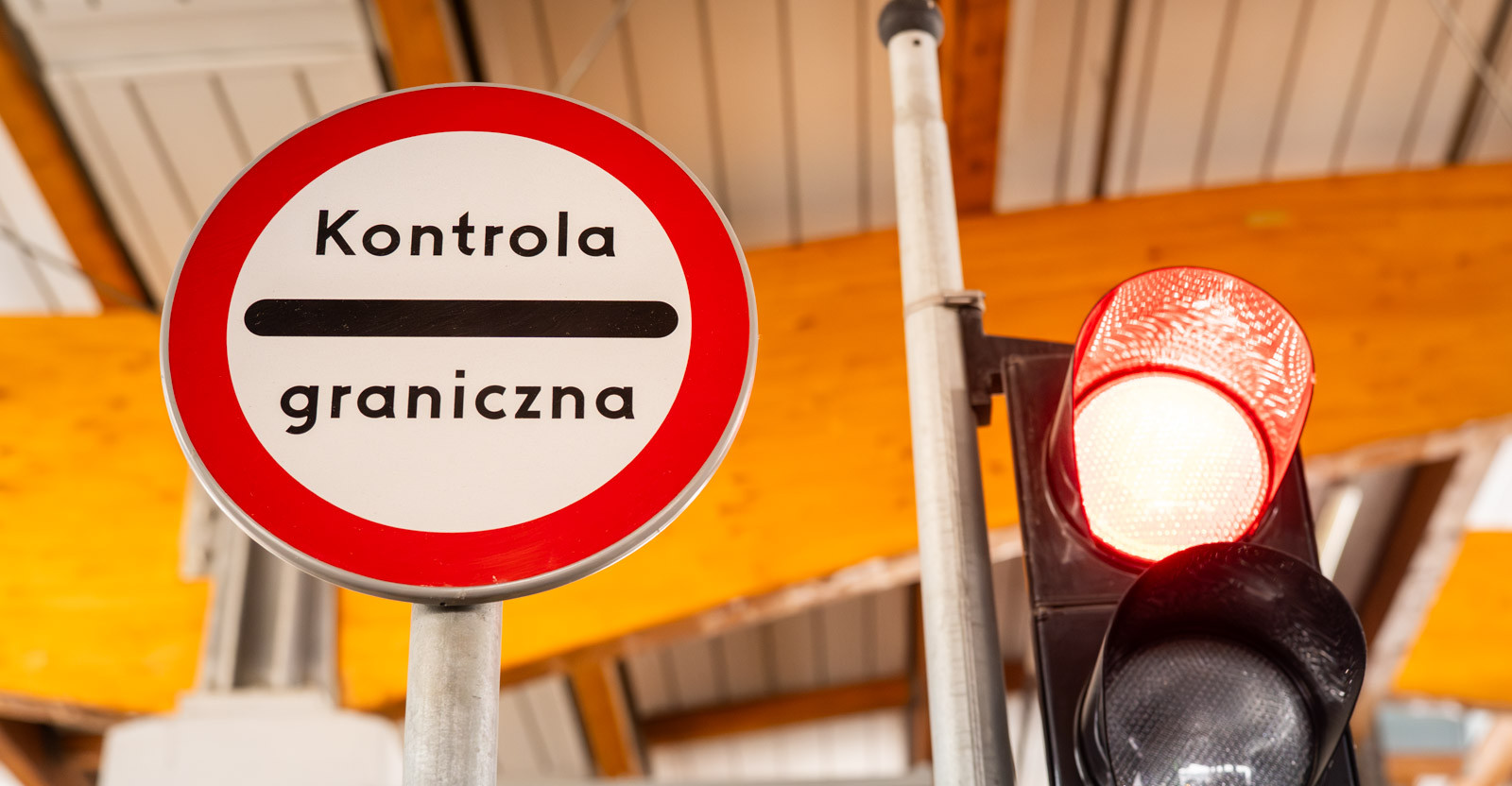 Brak zabezpieczeń wzbudził podejrzenia strażników. Prawo jazdy było podrobione