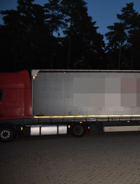 KORCZOWA: Skradziona naczepa miała trafić na Ukrainę. Została zatrzymana na granicy [FOTO]