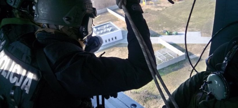 Policyjny Black Hawk nad Rzeszowem! Ćwiczenia służb (FOTO)